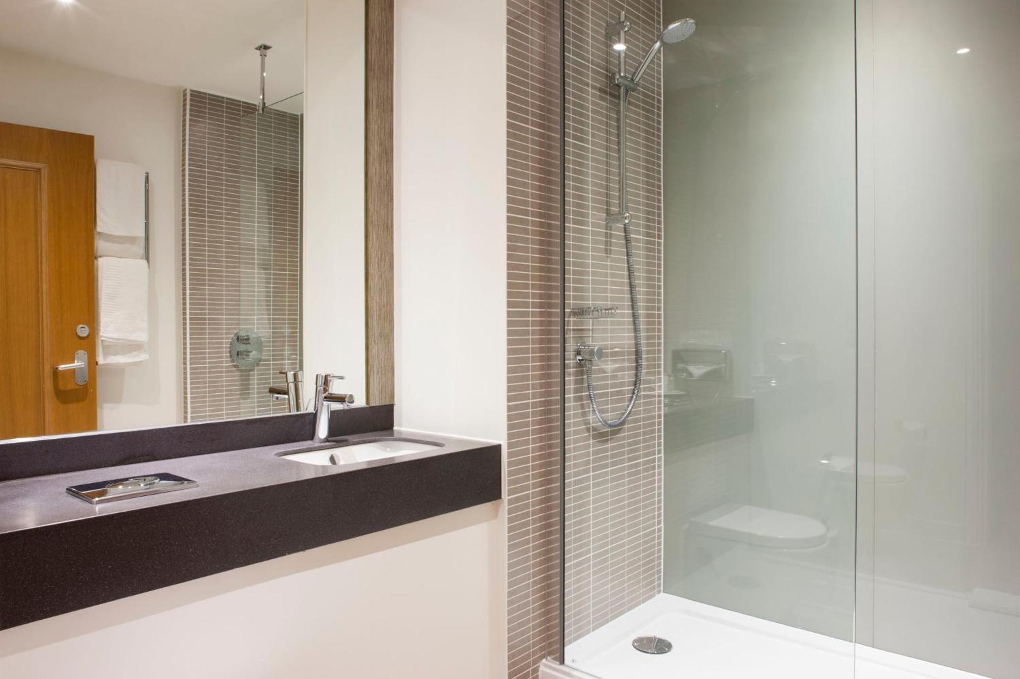 Holiday Inn Ashford Central By Ihg Exterior photo