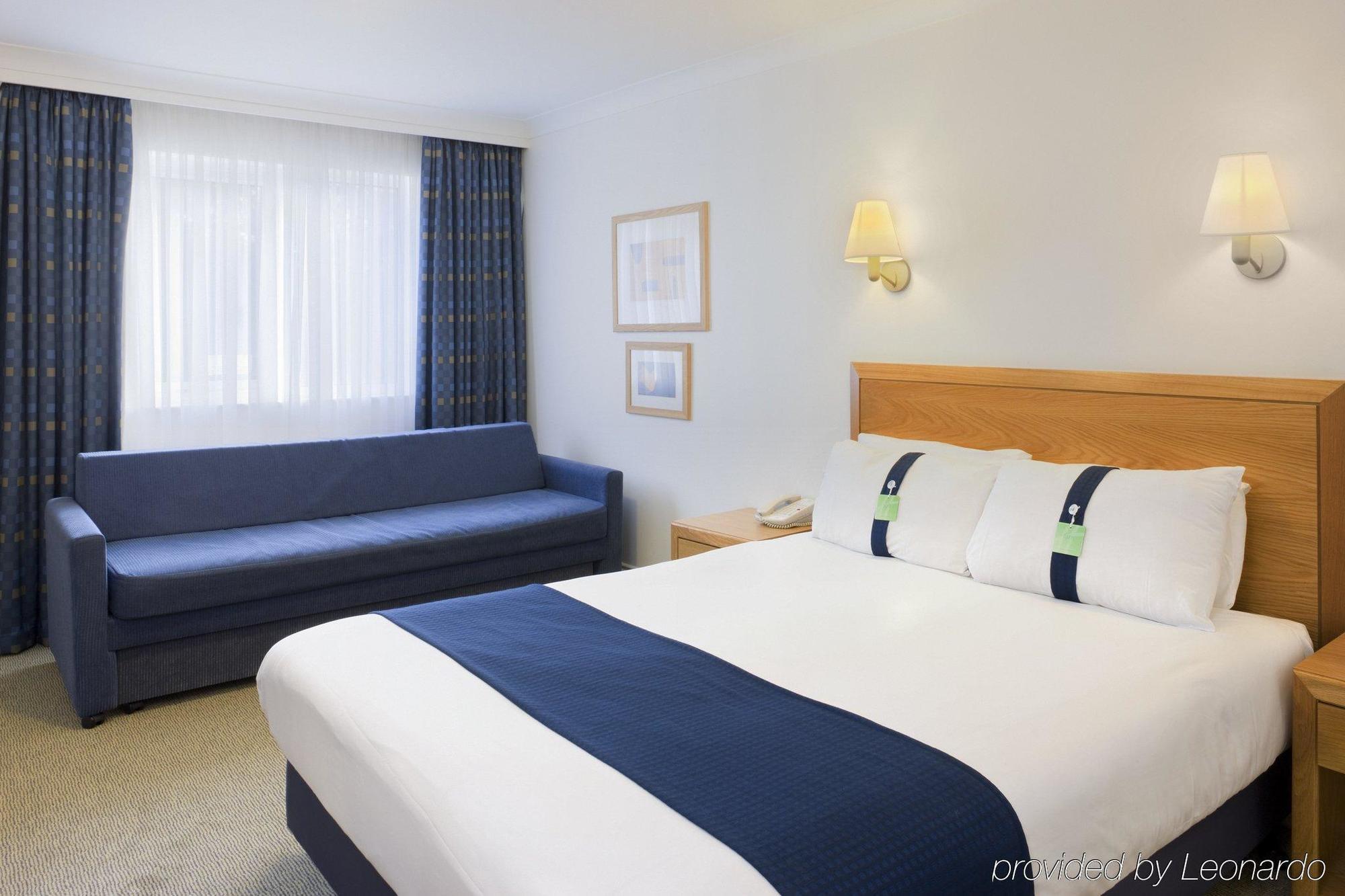 Holiday Inn Ashford Central By Ihg Room photo