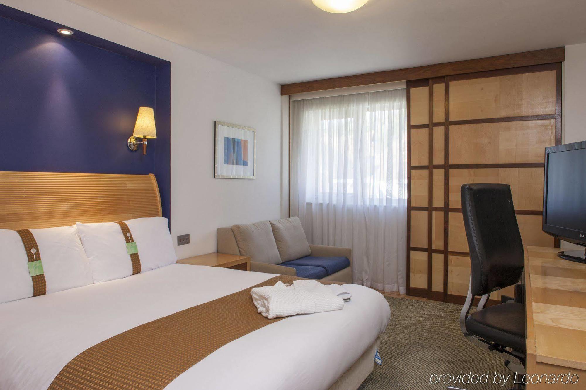Holiday Inn Ashford Central By Ihg Exterior photo